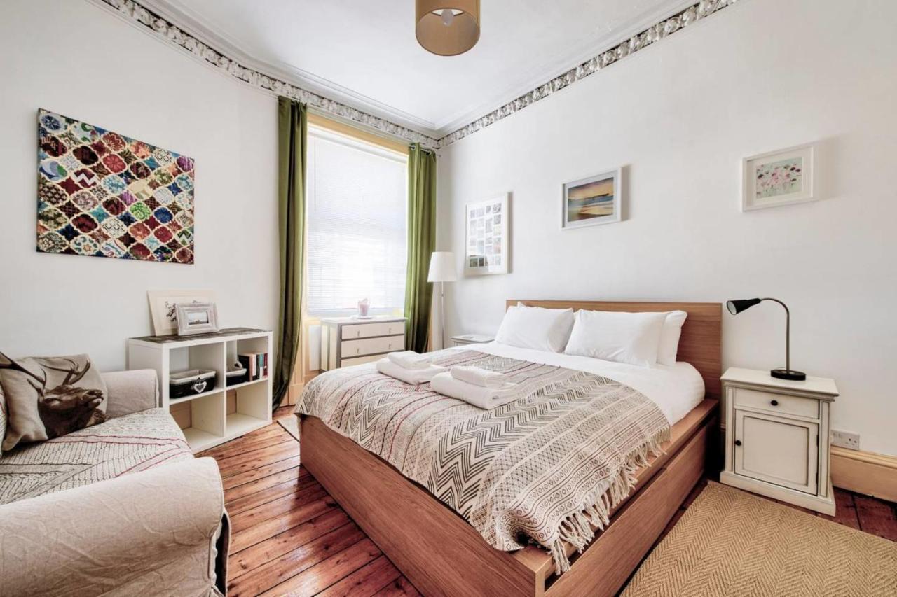 Guestready - Cosy Home 5 Minutes From Waverley! Edimburgo Esterno foto