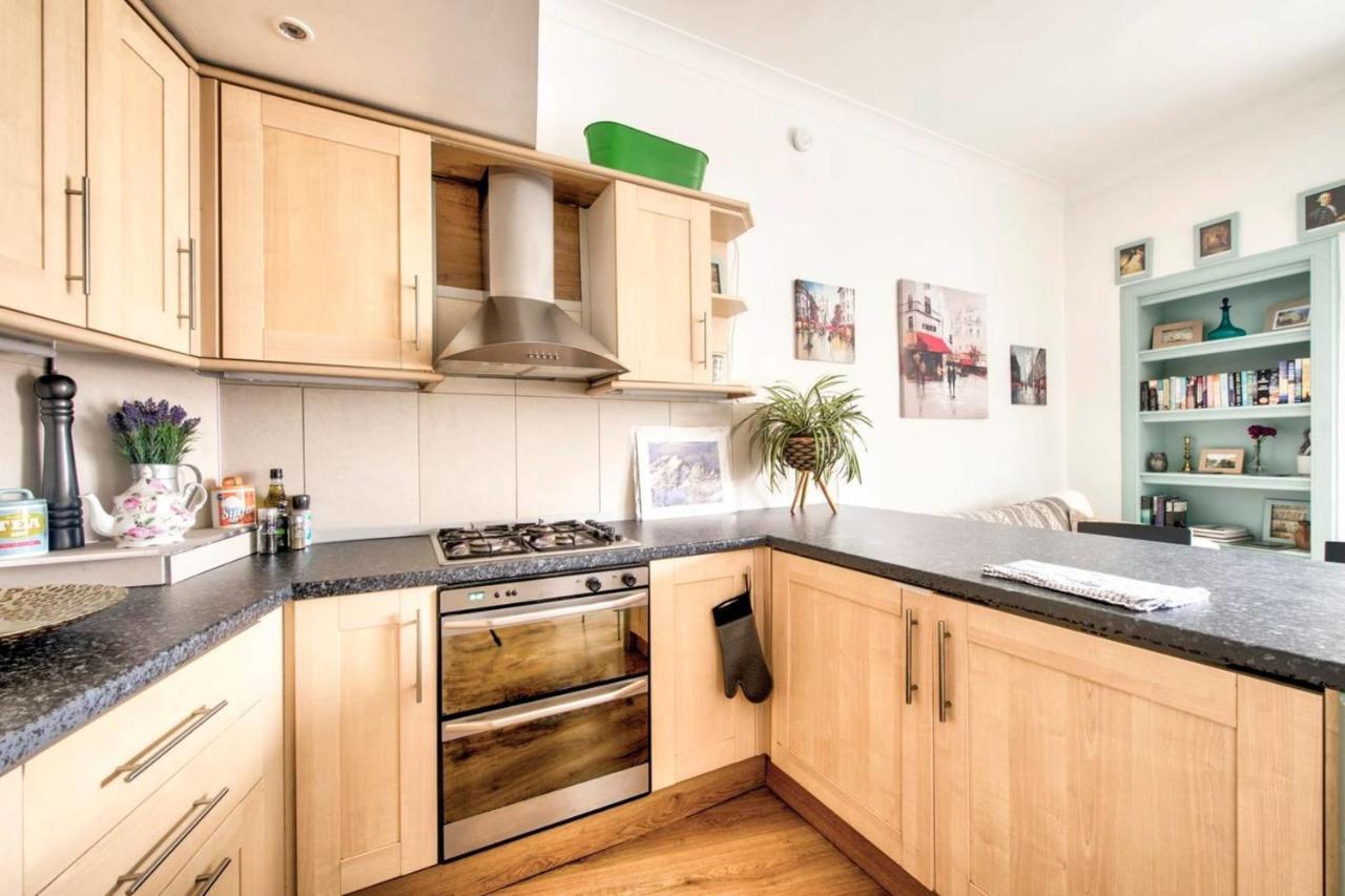 Guestready - Cosy Home 5 Minutes From Waverley! Edimburgo Esterno foto